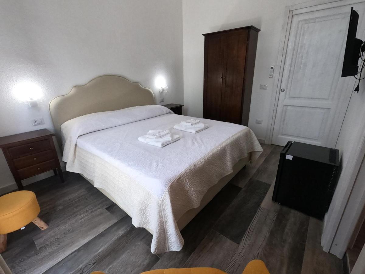 Villa Sari Affitta Camere La Caletta Εξωτερικό φωτογραφία